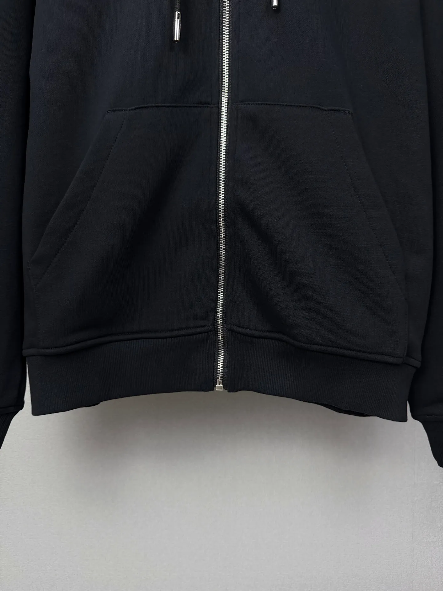 (top version) Ami 2026 New Arrival chest embroidery🪡Love couple style hooded zipper jacket🔥High version🔥High version🔥Original fabric Digital direct printing technology Internet celebrity Same Style High version High Quality😘😘The fabric is made of 430g double-strand pure cotton terry material. It feels very comfortable, fashionable and personalized. It is a super Versatile and good-looking jacket. Very suitable for both men and women. A must-have item for everyone. Packaging, tag, collar label, washed wheat, complete 👍 Color: Black Size: S-XL